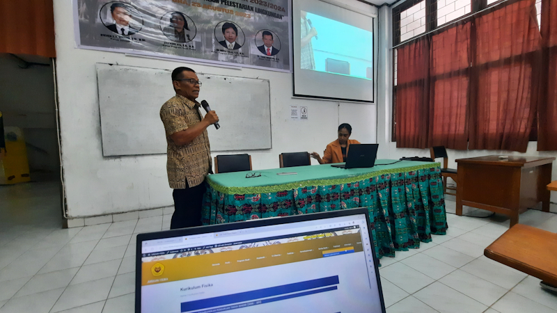 Pemaparan Materi oleh Dr. Yusuf bungkang, M.Si.