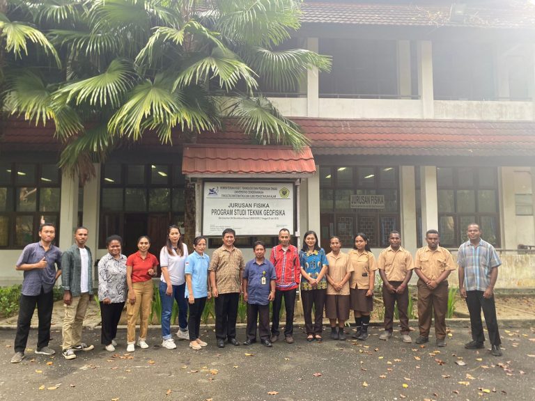 Kungjungan Siswa/Siswi SMA YPPDK Gabungan Jayapura Di Program Studi dan Laboratorium Geofisika FMIPA UNCEN